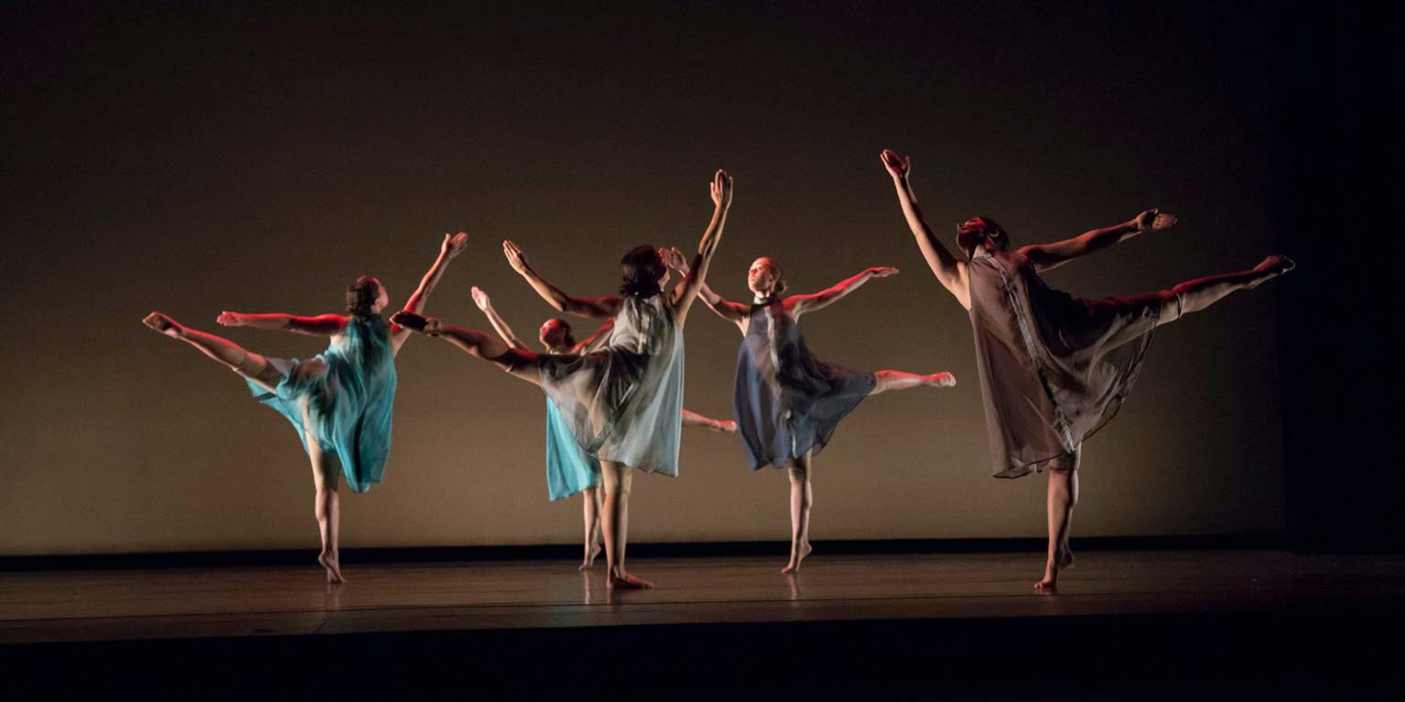 Ballerinas on stage